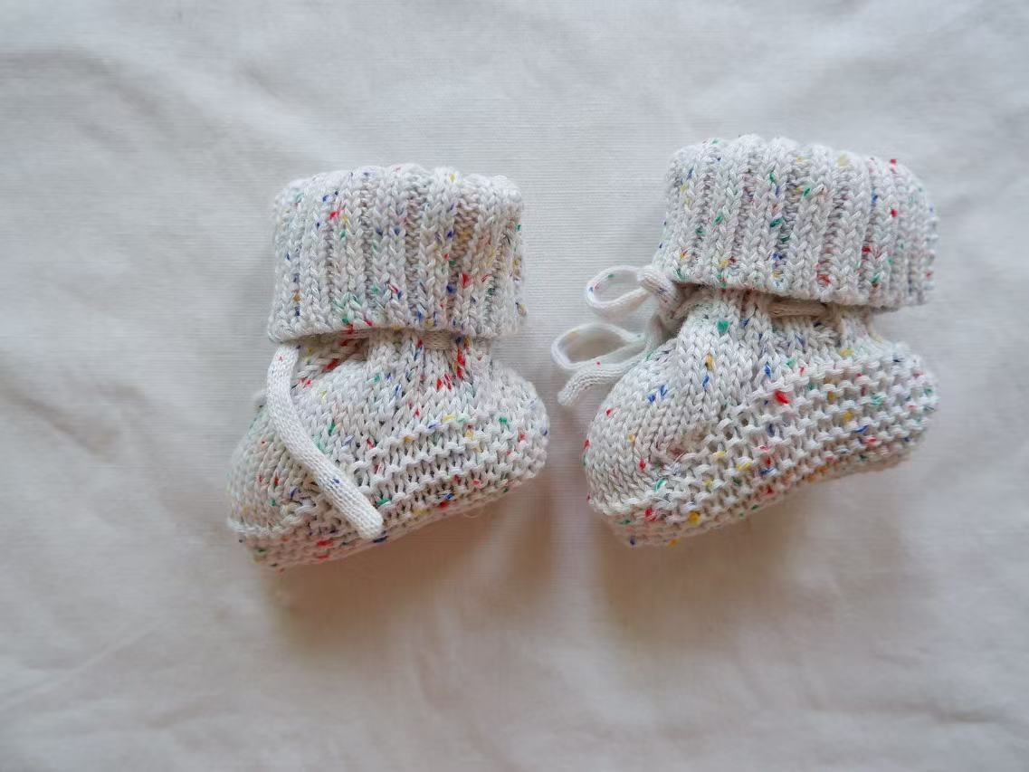 Mini Fashion - Varm og stilig - Strikkede babytøfler