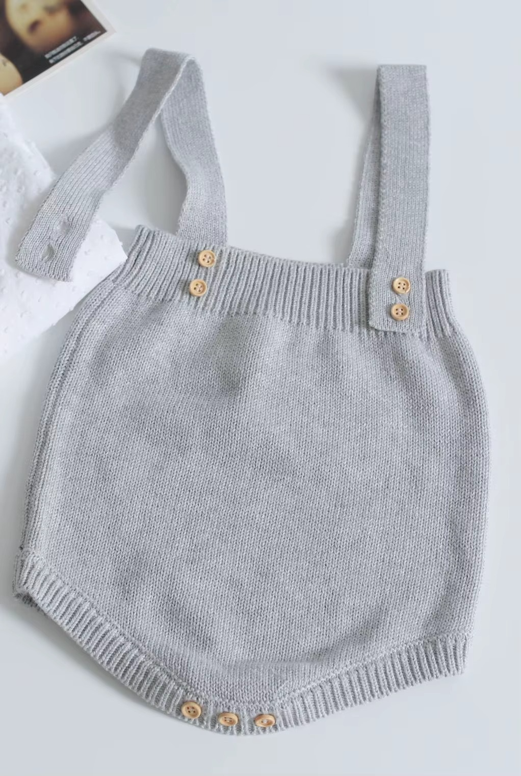 Mini Fashion - Søt strikket baby-omper