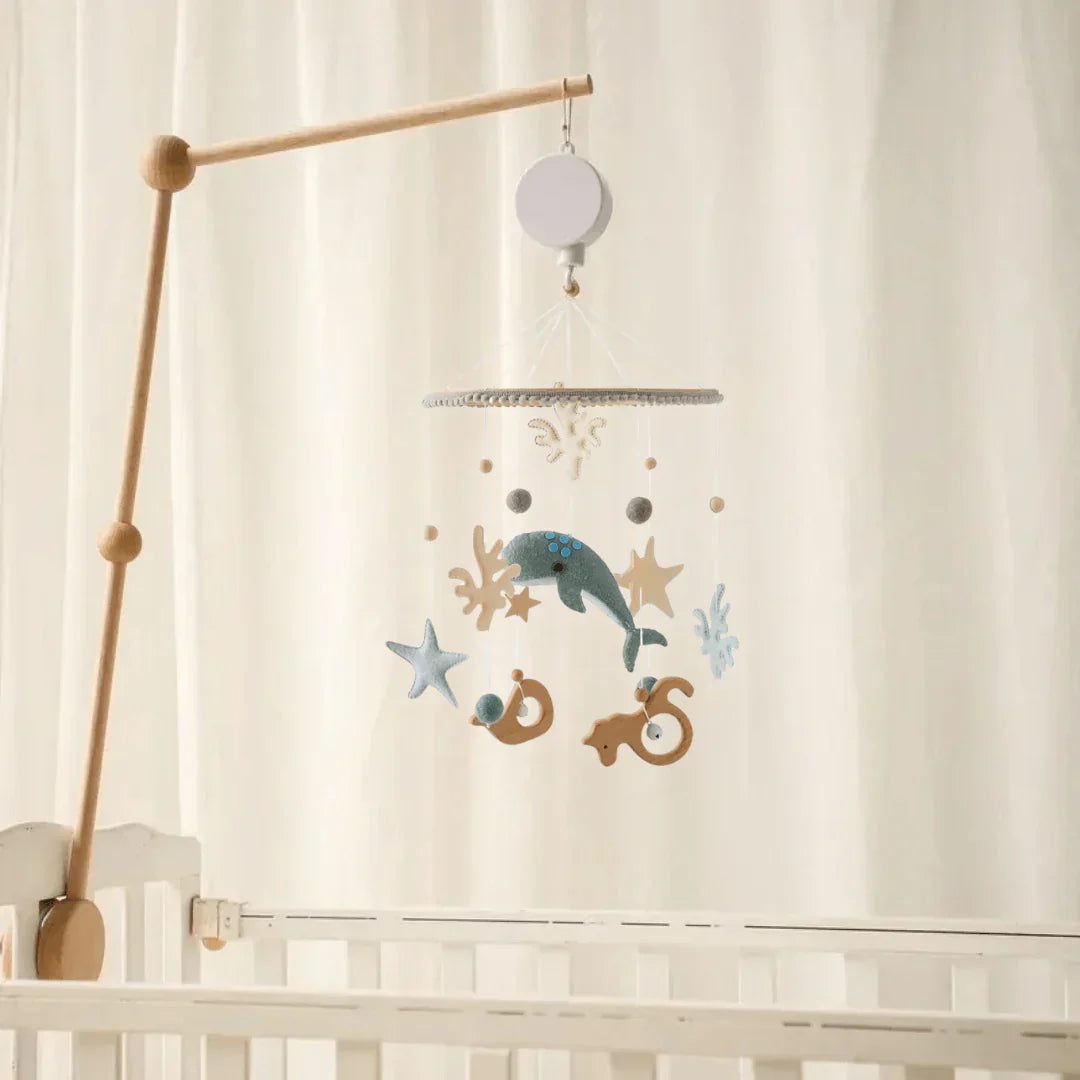 LittleNest – Naturlig ro – Babymobil i tre