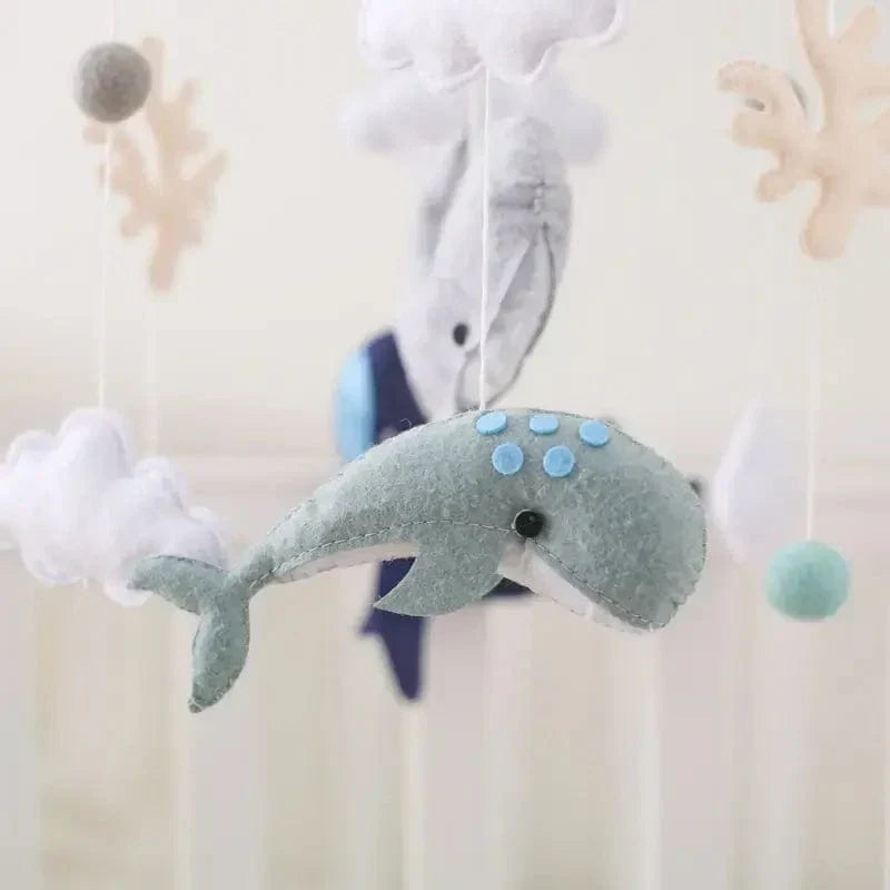 LittleNest – Naturlig ro – Babymobil i tre