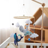 LittleNest – Naturlig ro – Babymobil i tre