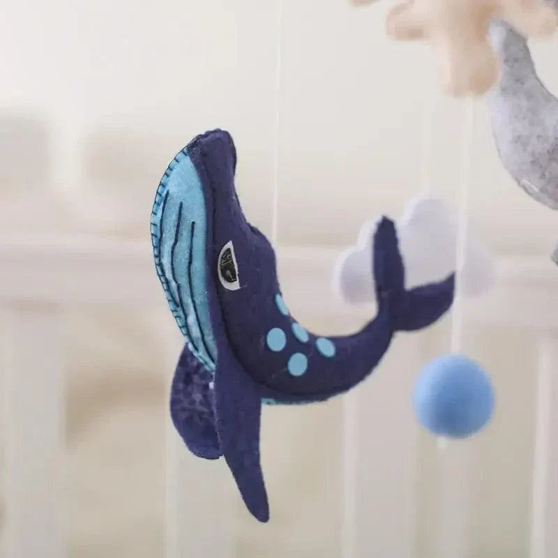 LittleNest – Naturlig ro – Babymobil i tre