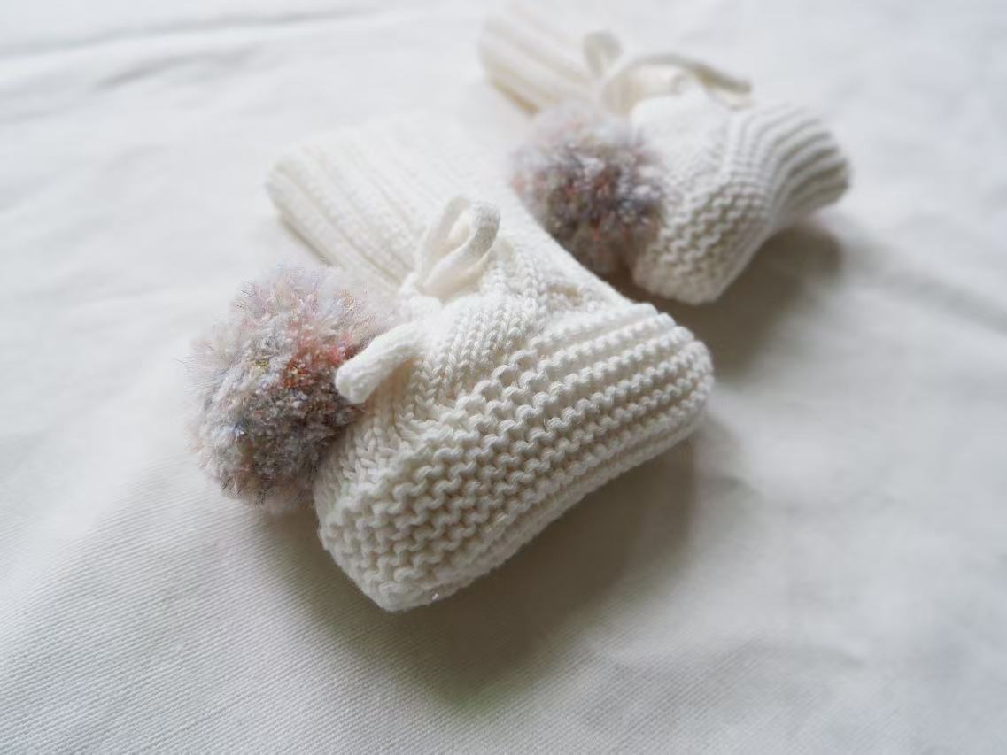 Mini Fashion - Varm og stilig - Strikkede babytøfler