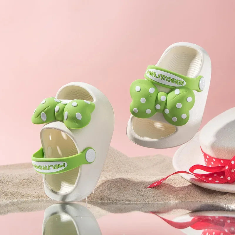 Mini Fashion – Munter og trygg – Polka strandtøfler