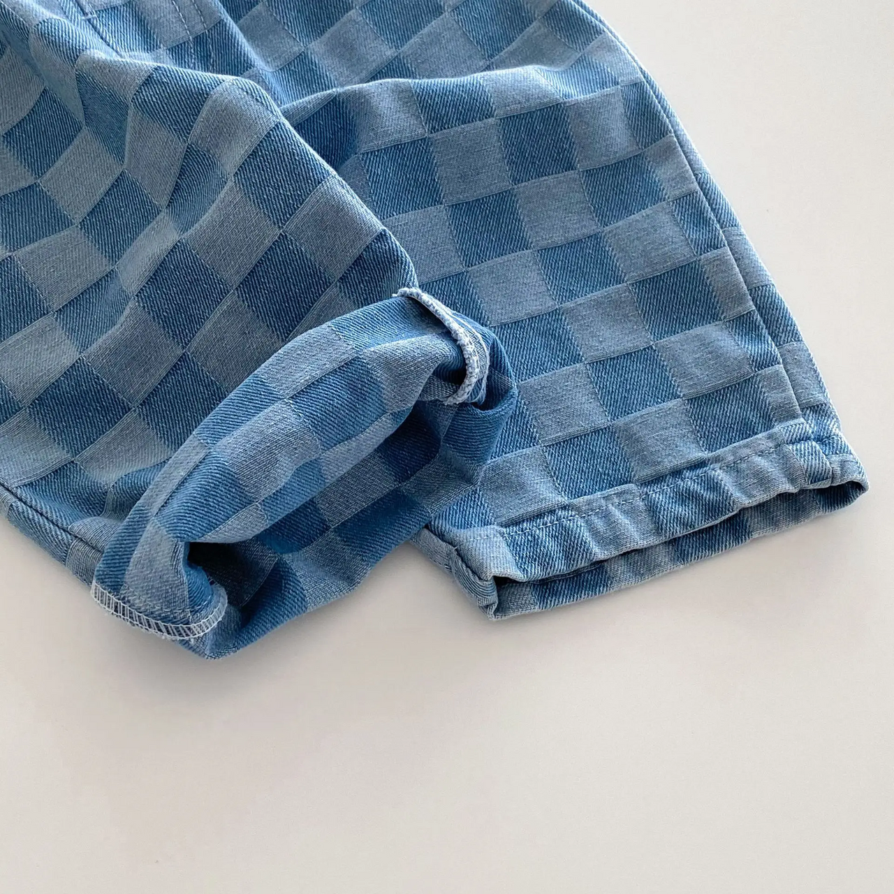 DenimCheck – Komfortable og trendy – barnebukser med rutemønster