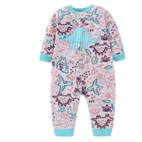 Thumbnail for WarmBuddy – Søt og myk – babyjumpsuit i fleece med tegneserieprint