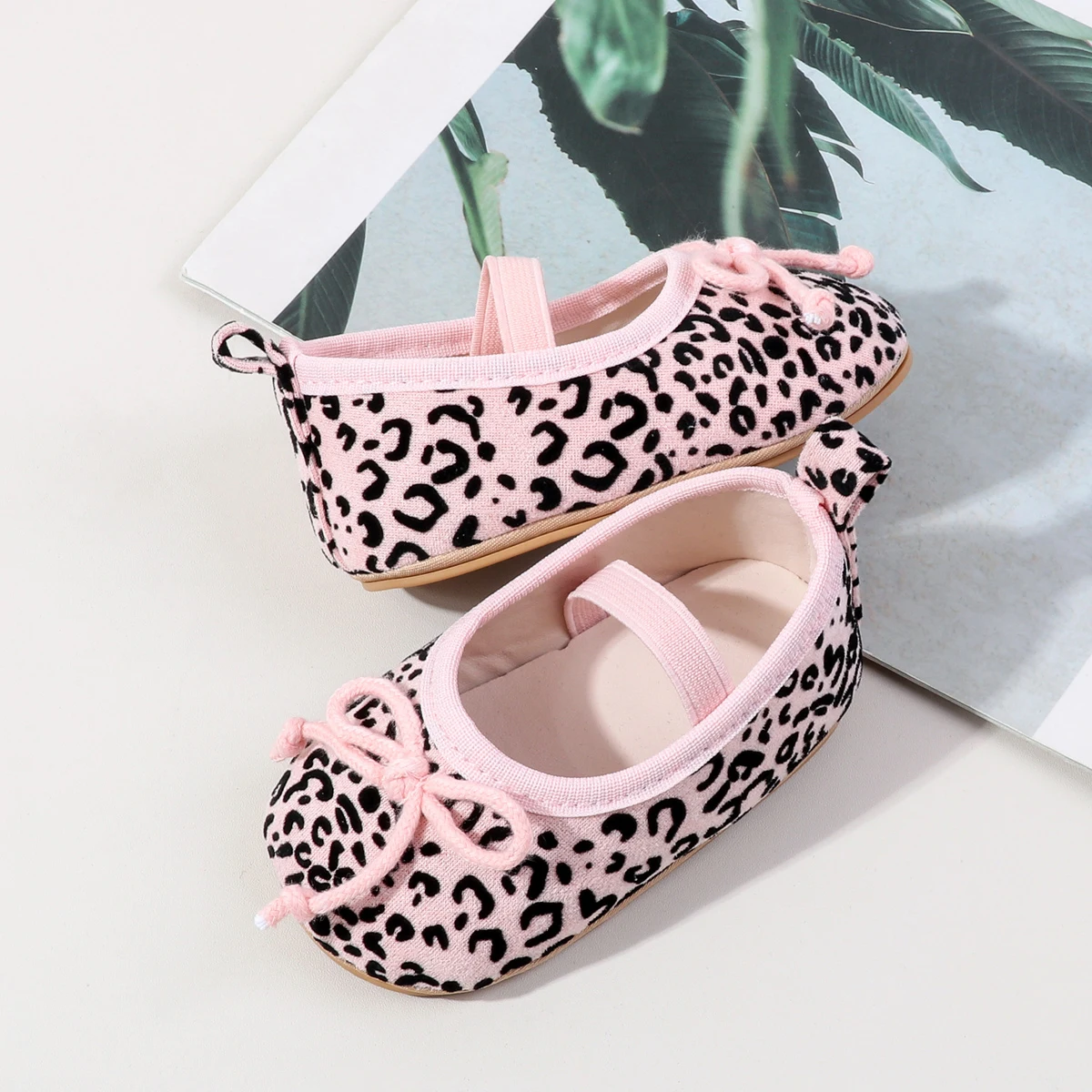 TinyStyle – Søte og elegante – babysko til jenter med leopardmønster