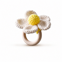 Thumbnail for CuddleRattle – Myk og leken – Heklet babyrangle med trering