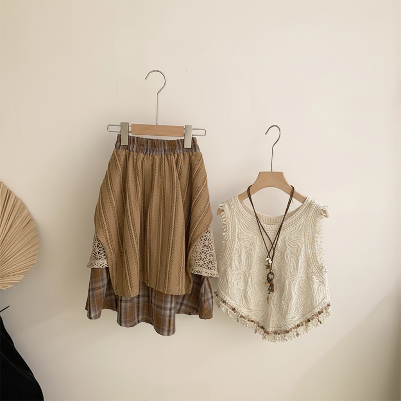 TinyTrends – Boho Chic & Søt – Heklet topp med rutete skjørt