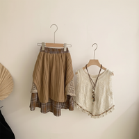 Thumbnail for TinyTrends – Boho Chic & Søt – Heklet topp med rutete skjørt