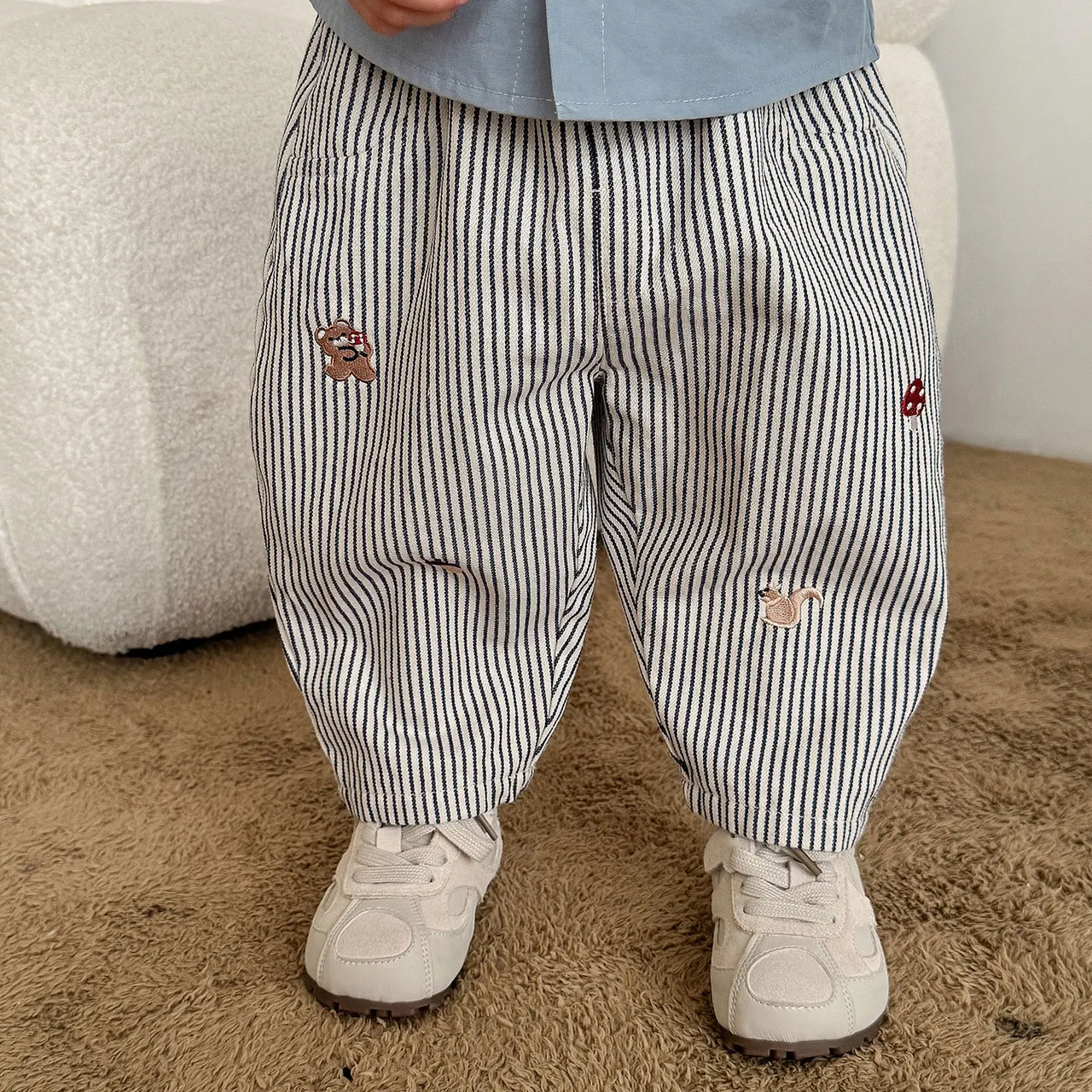 LittlePatch – Myke og behagelige – barnebukser med broderte detaljer