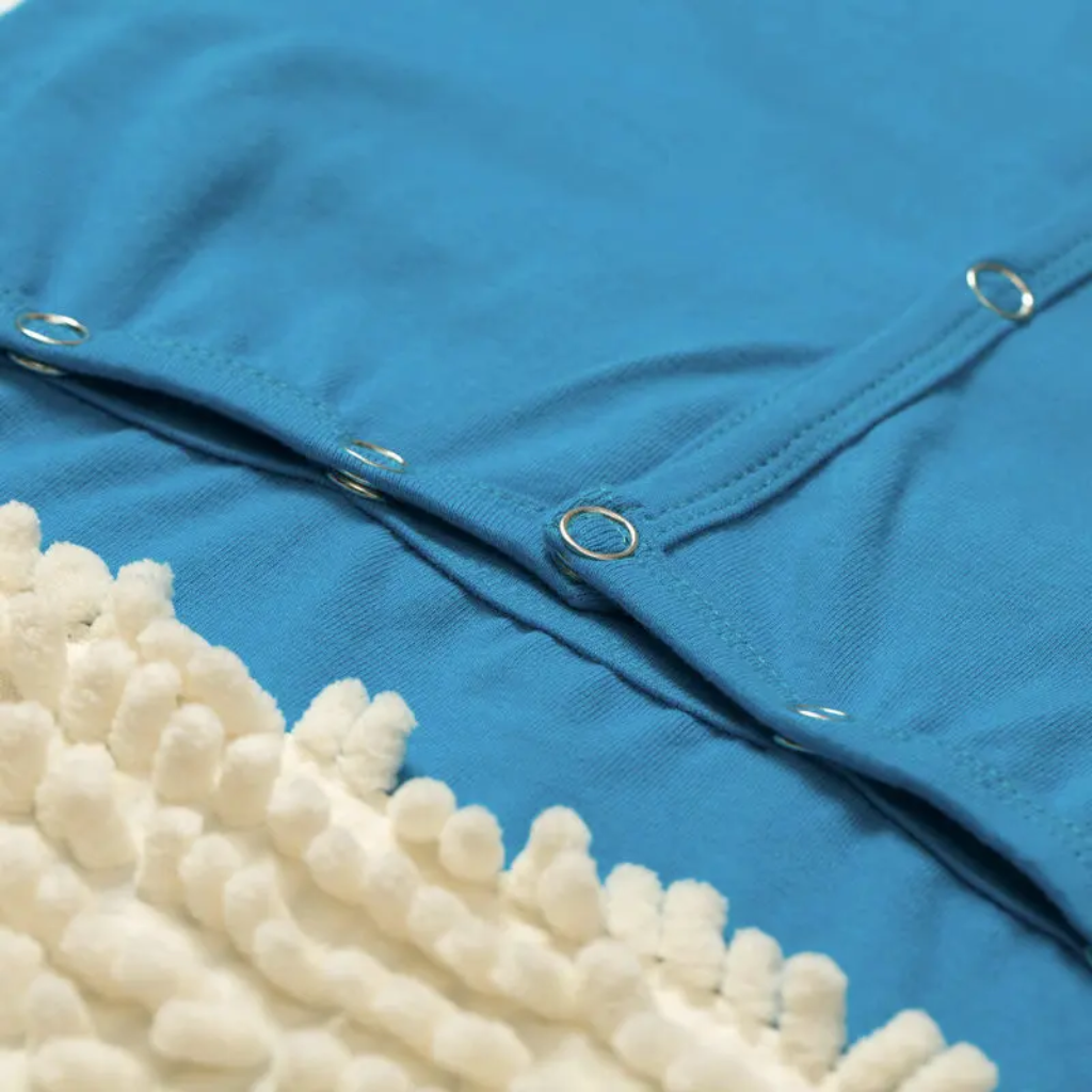 TinyCleaner – Myk og praktisk – babyjumpsuit til å krype og leke i