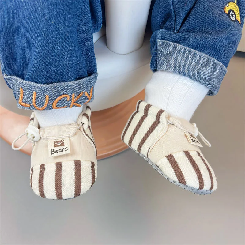 TinyToes – Myke og varme – babyens første sko med stripete mønster