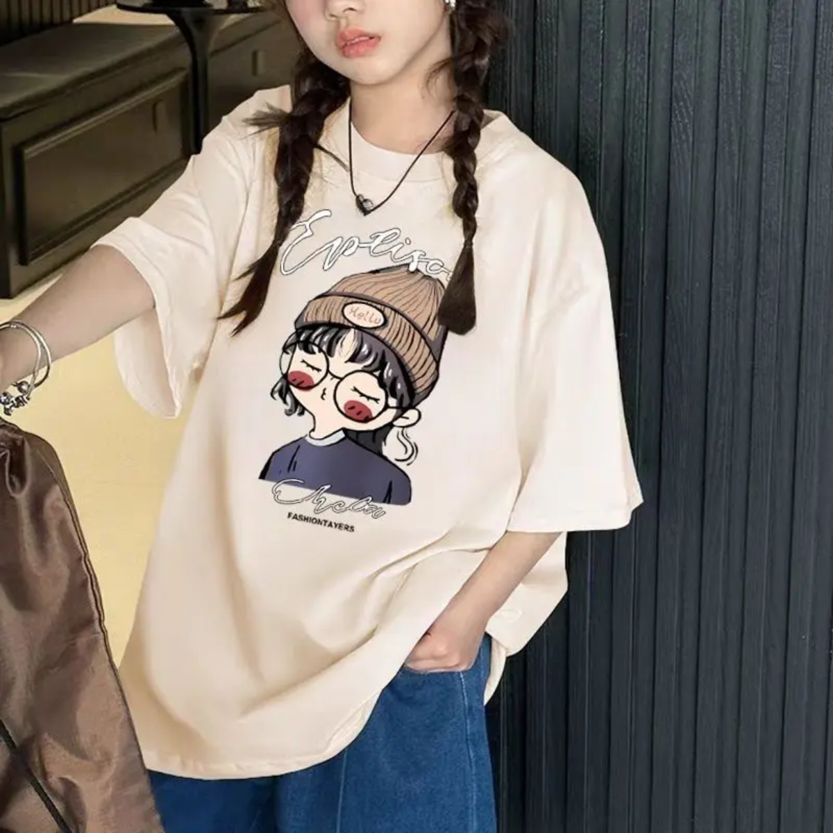 CuteStyle – Trendy og komfortabel – T-skjorte med oversized tegneserieprint