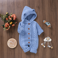 Thumbnail for SoftKnit – Varm og søt – Strikket babyjumpsuit med hette