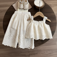 Thumbnail for TinyLuxe – Sommersett med bluse i blonder og bukser med vide ben