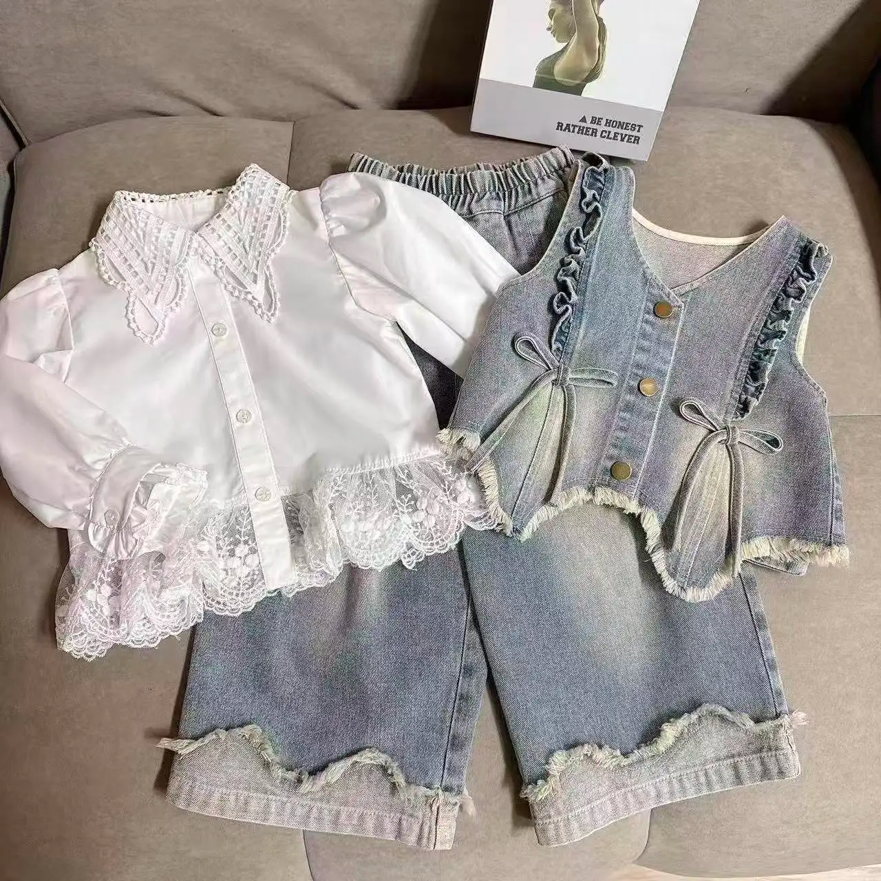 DenimBelle – Trendy og søtt – 3-delers barnesett i denim