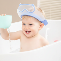 Thumbnail for SplashGuard –Komfortabel og praktisk – dusjhette til baby med ansiktsbeskyttelse