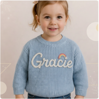 Thumbnail for TinyStitch – Personlig strikket navnetrøye for barn