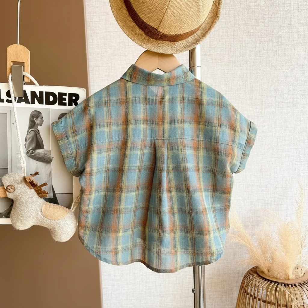 LittleGent – Trendy og uformelt – Guttesett med rutete skjorte og korte bukser