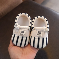 Thumbnail for TinyToes – Myke og varme – babyens første sko med stripete mønster