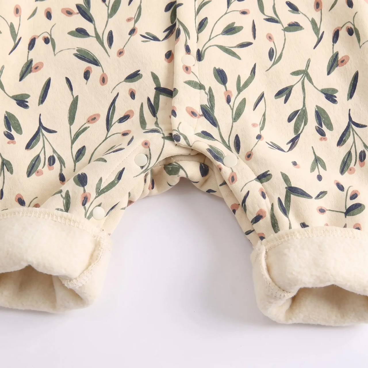 FloraCozy – Myk og varm – Vinterbody til babyjenter med blomstermønster