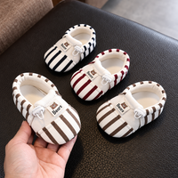 Thumbnail for TinyToes – Myke og varme – babyens første sko med stripete mønster