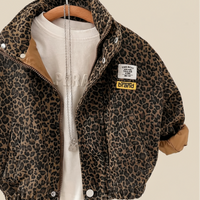 Thumbnail for Mini Fashion – Tøff og komfortabel – Leopardmønstret jakke