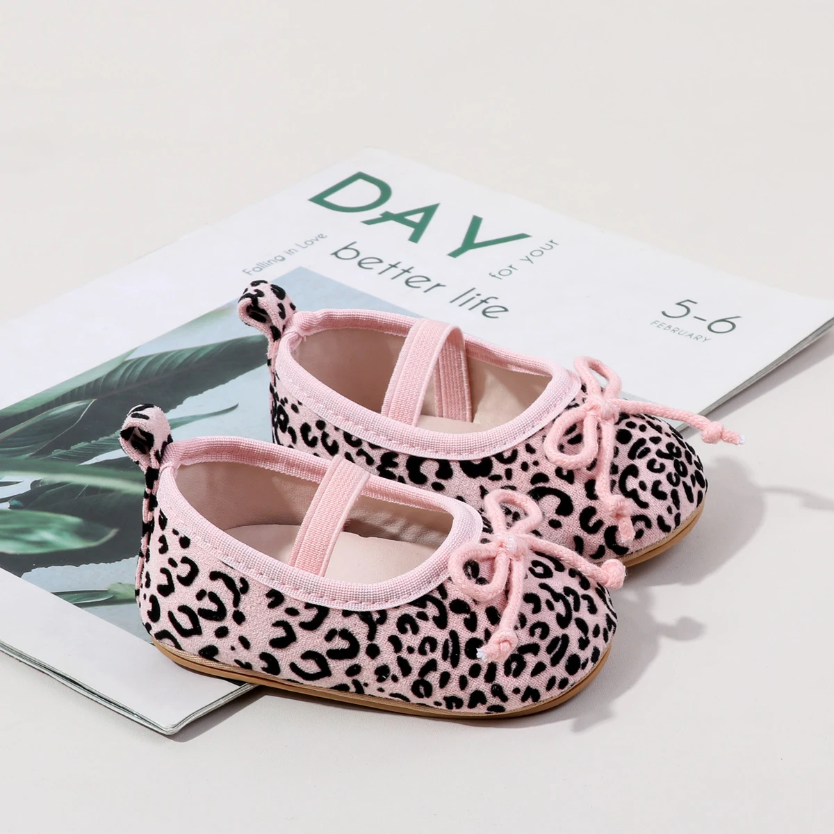 TinyStyle – Søte og elegante – babysko til jenter med leopardmønster