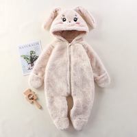 Thumbnail for CozyBear – Myk og varm – Babybody med dyrehode på hetten