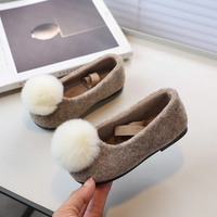 Thumbnail for SoftSteps –  Varmt og mykt – Jentesko med plysjpompon