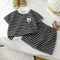 Thumbnail for Kids Stripe Outfit – Trendy og komfortabelt – Sommerantrekk til barn