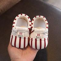 Thumbnail for TinyToes – Myke og varme – babyens første sko med stripete mønster