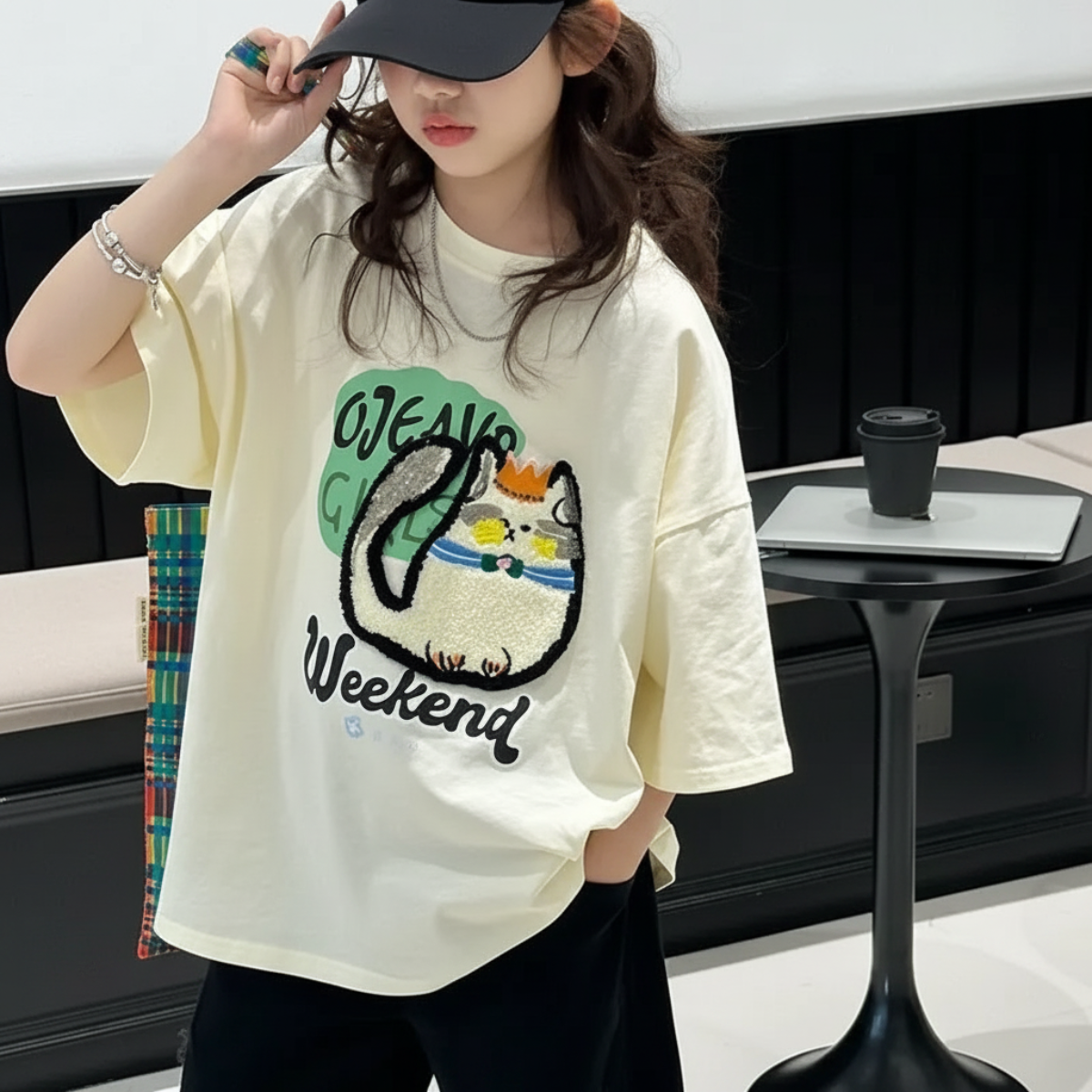 FunPaws – Lekent og stilig – Oversized T-skjorte med katteprint