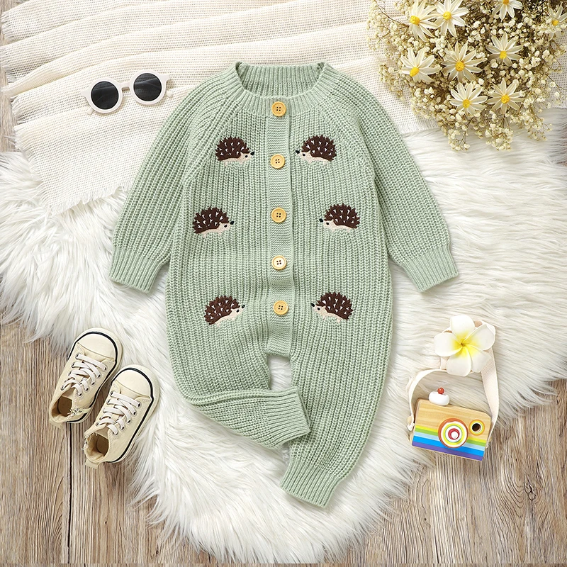 CozyHedge – Myk og varm – Strikket babyjumpsuit med pinnsvinmønster