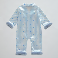 Thumbnail for TinyLove – Myk og varm – babyjumpsuit med hjerteprint og plysjdetaljer
