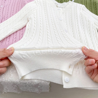 Thumbnail for CozyBelle – Elegant og varm – Strikket vest med knapper