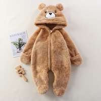Thumbnail for CozyBear – Myk og varm – Babybody med dyrehode på hetten