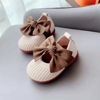 Thumbnail for SweetBow – Søtt og praktisk – Strikkede babysko med sommerfuglsløyfe