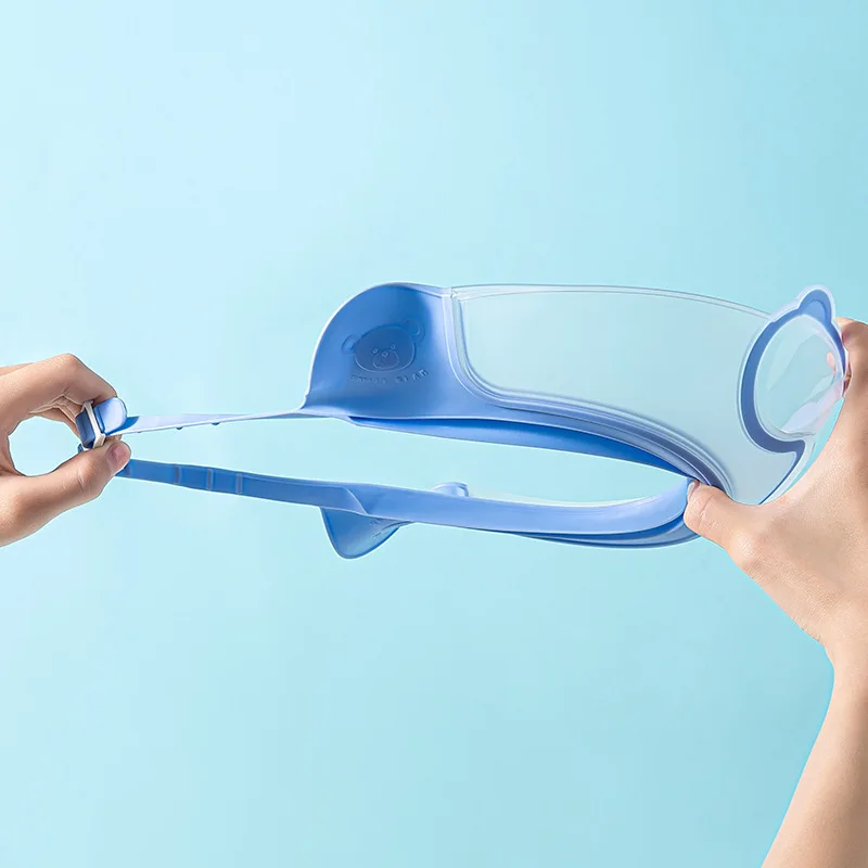 SplashGuard –Komfortabel og praktisk – dusjhette til baby med ansiktsbeskyttelse