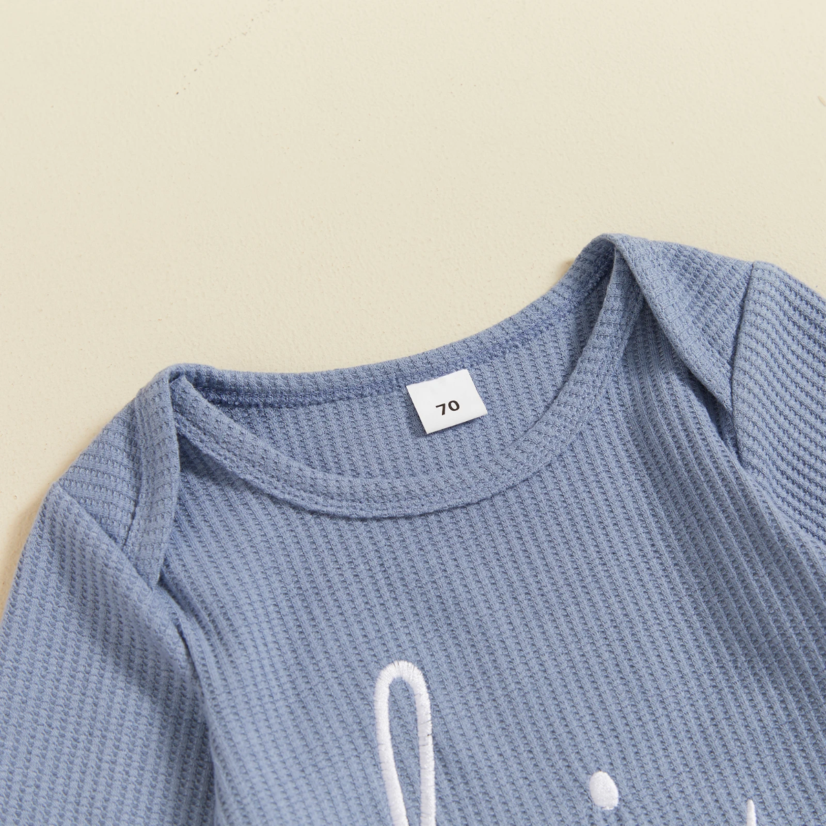 CuddleBaby – Hei, jeg er ny her – Sett med babyjumpsuit og lue