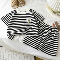 Thumbnail for Kids Stripe Outfit – Trendy og komfortabelt – Sommerantrekk til barn