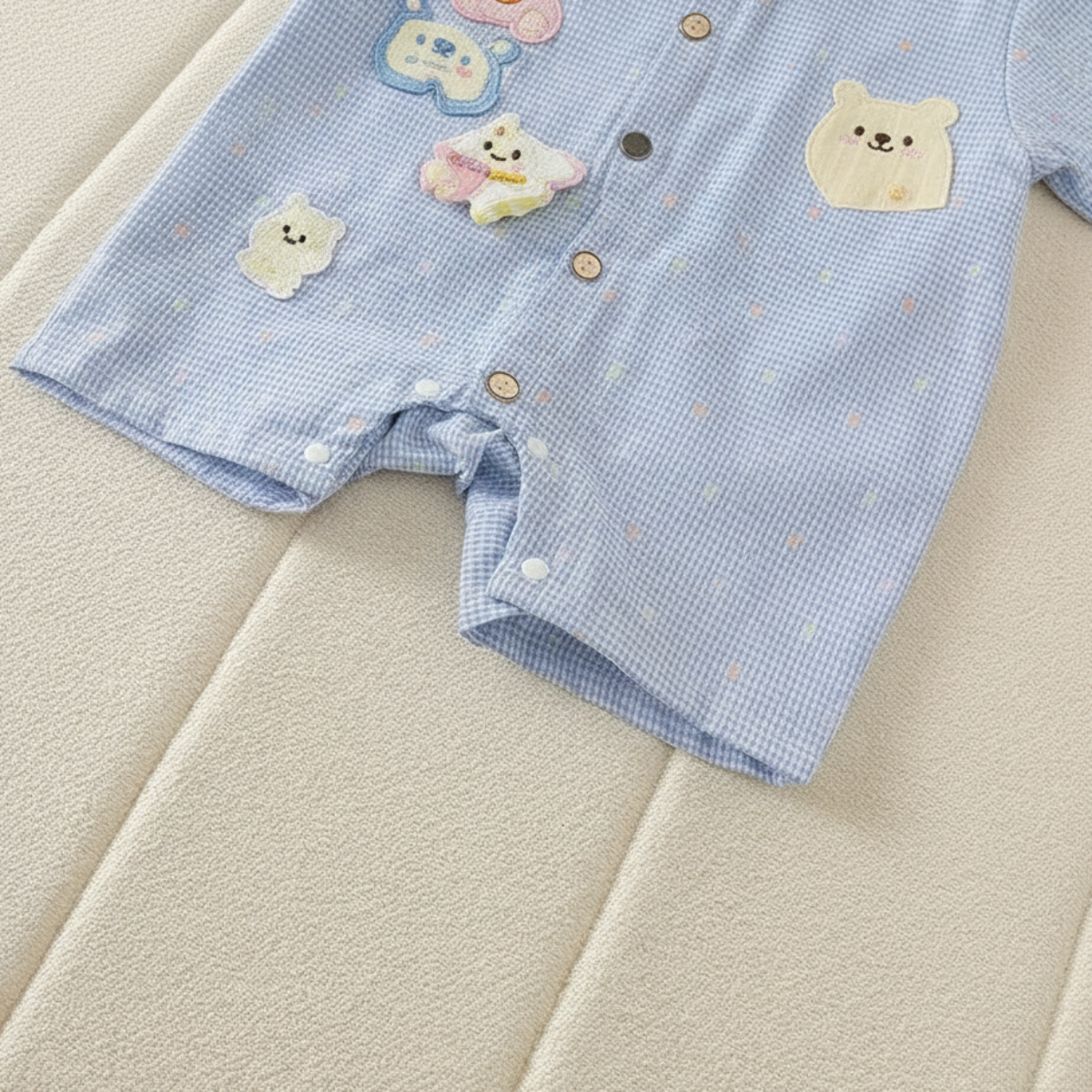 KiddoStyle – Søt og myk – Jumpsuit for barn med slips og lapp
