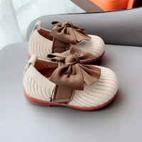 Thumbnail for SweetBow – Søtt og praktisk – Strikkede babysko med sommerfuglsløyfe