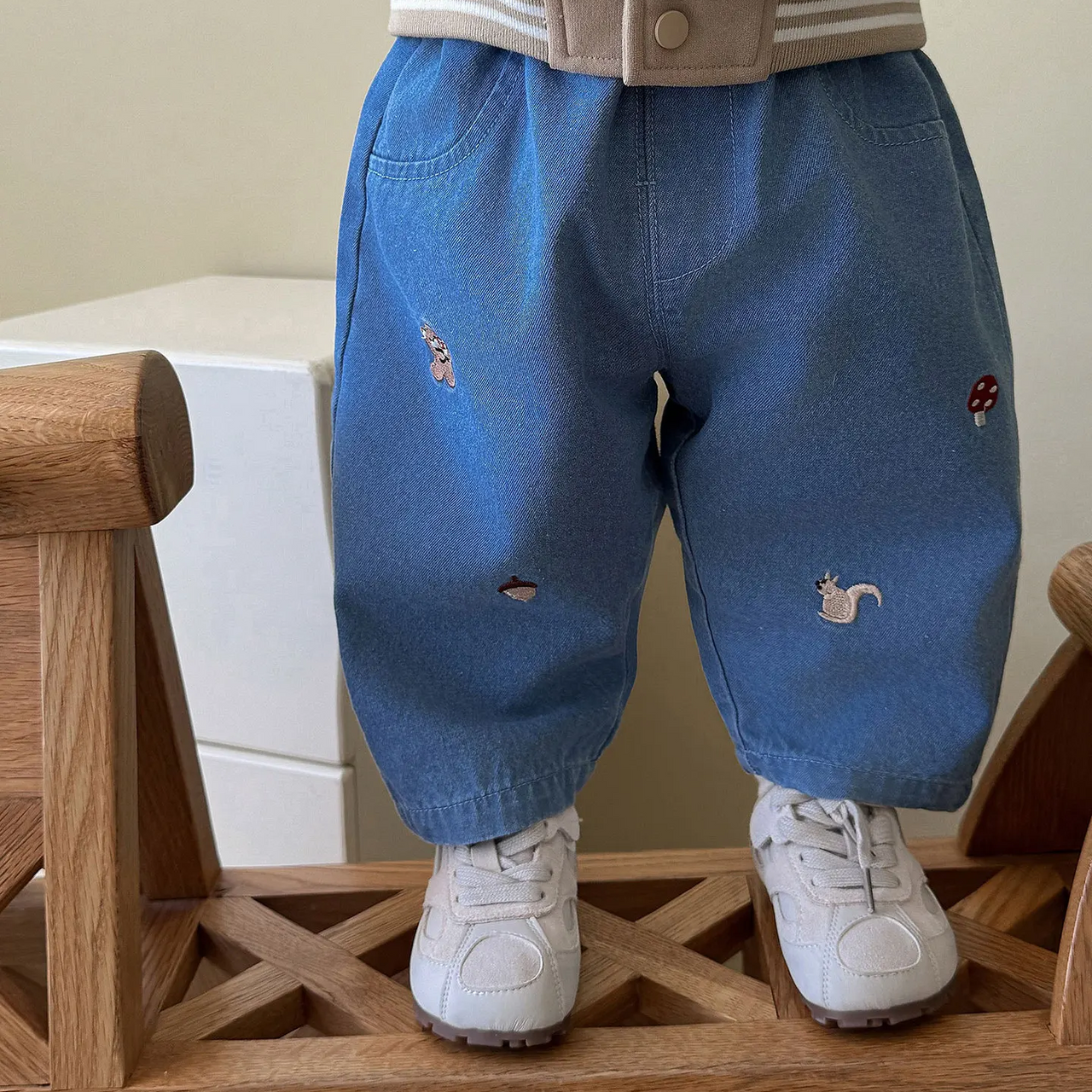 LittlePatch – Myke og behagelige – barnebukser med broderte detaljer