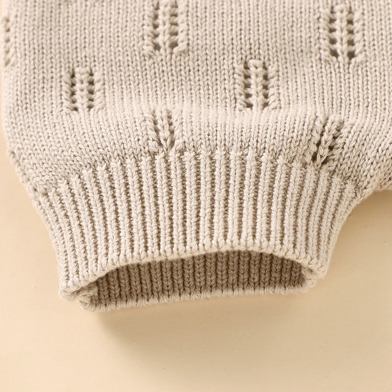 MiniCozy – Myk og behagelig – Strikkede babybukser med lue
