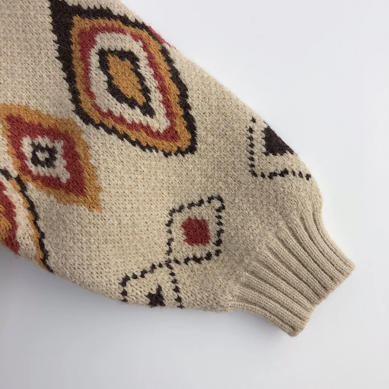 LittleRetro – Varm og stilig – Strikket barnegenser med diamantmønster