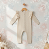 MiniAurora – Mykt og elegant – Strikket babydrakt med englevinger og pannebånd