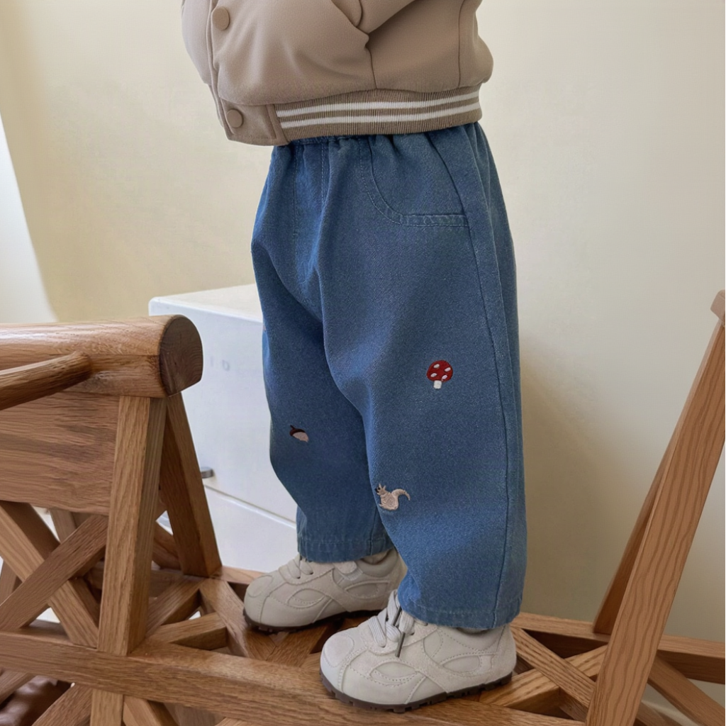 LittlePatch – Myke og behagelige – barnebukser med broderte detaljer