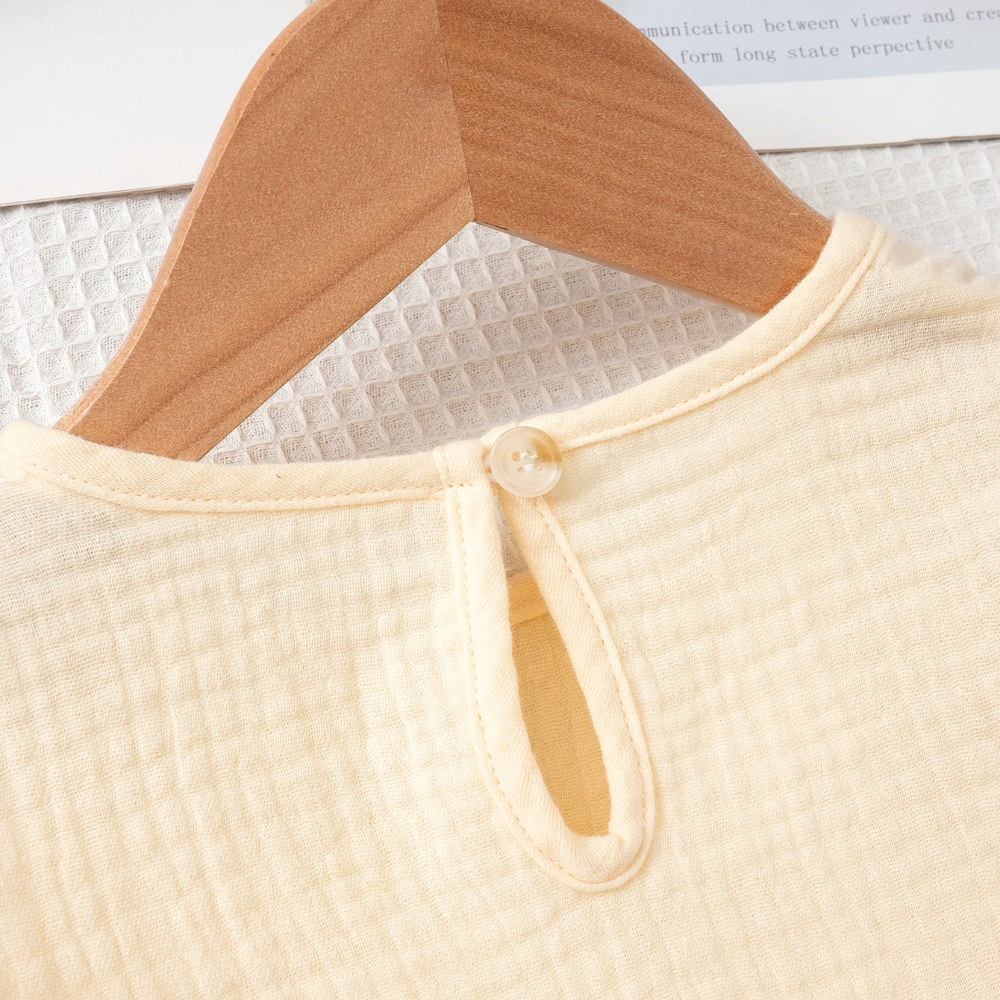 SoftCharm – Elegant og komfortabelt – Jentesett med topp med volanger og lange bukser